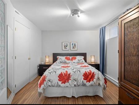 3 Et Demi Dans Un Bachelor Lumineux