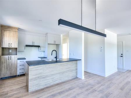 Appartement Saint-Zotique À Louer