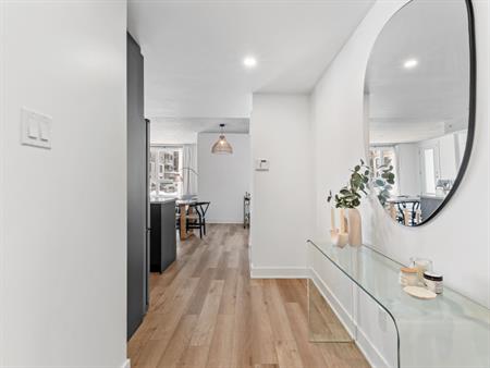 Condo 4 1/2 Lumineux Avec Piscine