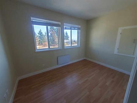 OCEAN VIEW 3 bedroom above ground suite for rent | 3461 Fulton Road, Victoria