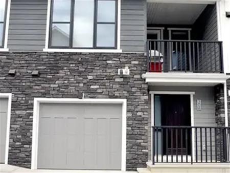 2BDR, 2,5 Bath Craftsman Style Townhome with oversized single car garage | Calgary