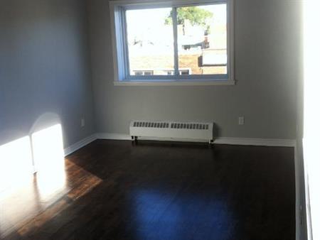 3.5 Apartment For July 2025 - A louer • For Rent