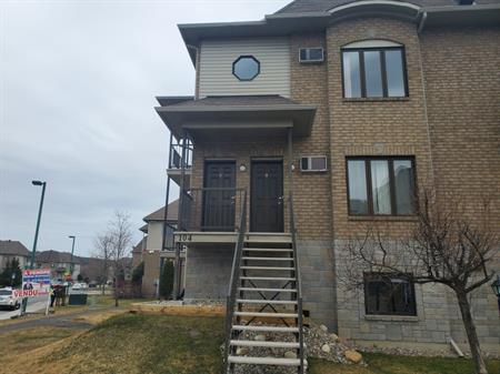 Appartement à Louer - 104 Rue Stratus #4