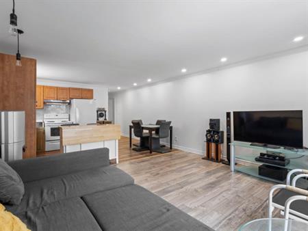 Condo à Deux Pas Du REM Brossard