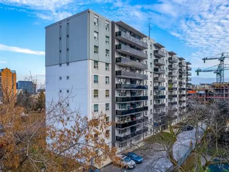 Embassy Apartments | 99 Agnes St., Mississauga