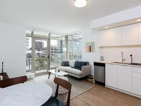 The Lonsdale | 108 13th Street West, North Vancouver