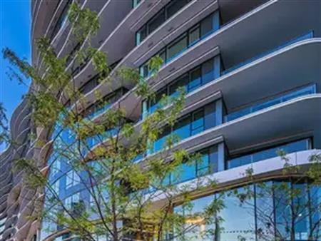 Amazing Waterview Yaletown 2 BEDROOMS + DEN Fully Furnished A/C Condo w/ Parking | 68 Smithe St, Vancouver