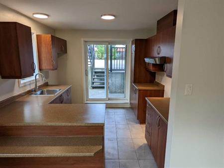 St-Eustache Grand 4 1/2 - Style Condo sur Goyer***non-fumeur***(dispo 1er juillet)