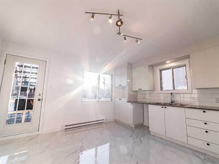 2 chambres + bureau, rénové, Vieux-Longueuil, proche du métro