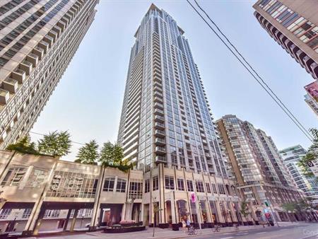 College Park South Tower | 761 Bay St, Toronto