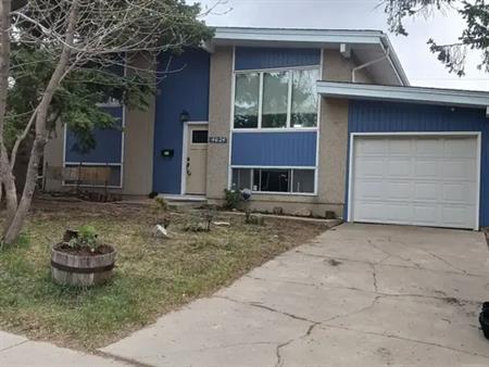 Charleswood house, quiet, beautiful, close to Nosehill, easy access to main road | Calgary