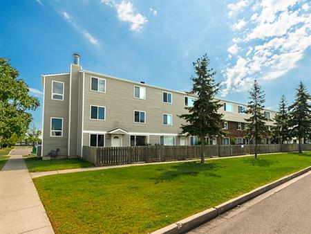 Briarwynd Court | 81 Ave. & 175 St., Edmonton