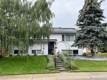 Beautiful Willow Park Home. | 10512 Waneta Crescent Southeast, Calgary