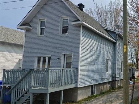 (Hull) Beau Studio