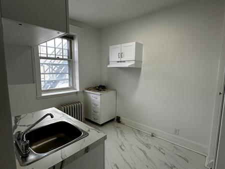 16 - 2144 Boulevard Décarie, Montréal