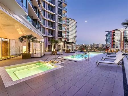Waterview Yaletown 1 BED + 1 Solarium + DEN Fully Furnished A/C Condo w/ Parking | 68 Smithe St, Vancouver