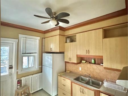 4 CHAMBRE FENTRES CHAUFFEE
