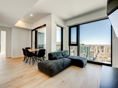 Condo De Luxe 2 Chambres Avec Vue,meublé