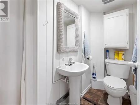 456 Askin AVENUE Unit# Lower Room #1 | 456 Askin AVENUE Unit# Lower Room #1, Windsor