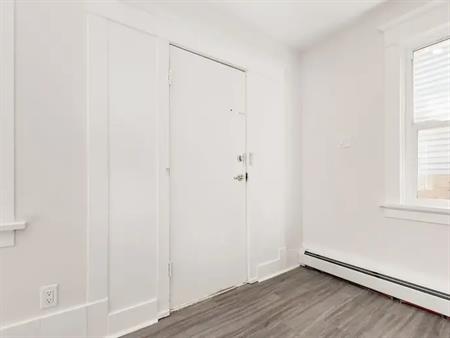 Fully renovated spacious 2 bedroom suite | 240 34 Avenue Northeast, Calgary
