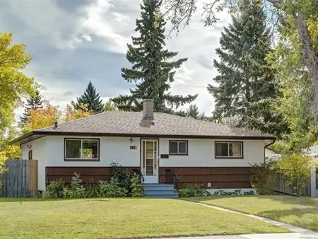 2 BEDROOM MAIN FLOOR IN HIGHWOOD | 114 Hounslow Drive Northwest, Calgary