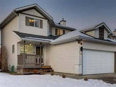 Newly Renovated 3 Bedroom House with Heated Double Garage | Okotoks