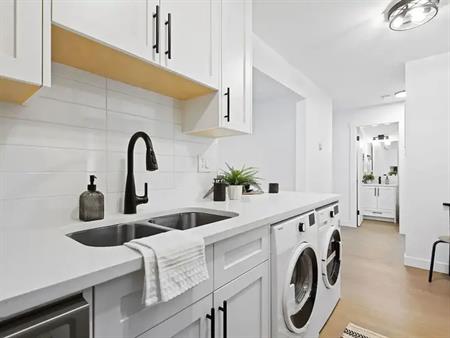 Beautiful renovated 1 bedroom condo with in-suite laundry | 203 - 10332 114 Street Northwest, Edmonton