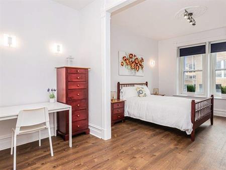 5 CH - 2 SDB - Montréal - $1,025 /mo