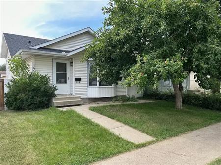 Detached single family 3 bed room & 2 bath room house with double garage | Edmonton