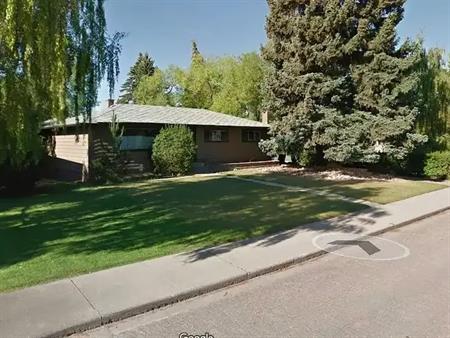Stylish Bungalow in Elboya with AC, Bonus Room & Park-Like Yard | 331 46 Ave SW, Calgary