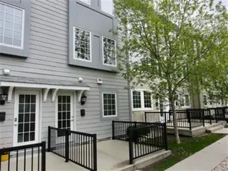 Townhouse Condo – 1,420 Sq Ft | 3 Bed | 2.5 Bath | 1-Car Garage | 15 Bridgeland Drive South, Winnipeg