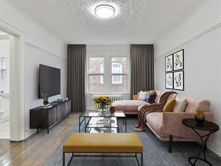1554, 1560, 1570 & 1574 Bathurst St. | 1574 Bathurst St., Toronto