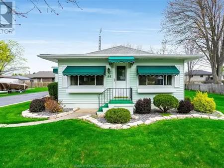 44 McCallum AVENUE | 44 McCallum AVENUE, Kingsville