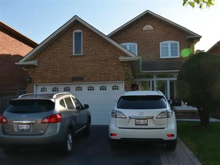 Basement Apt. Near Sq 1 shopping, close to 401/403. Couple with 1 child welcome | 3553 Redmond Road, Mississauga