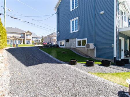 Sunny 3 1/2 Basement Apartment