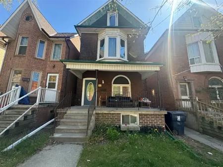 Upper- 367 Lansdowne Avenue | 367 Lansdowne Avenue, Toronto