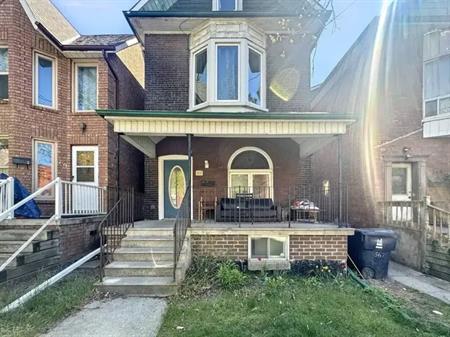 Lower- 367 Lansdowne Avenue | 367 Lansdowne Avenue, Toronto