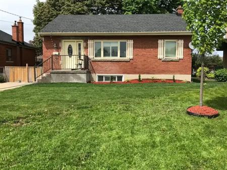 Charming 3 Bed, 2 Bath Family Home for Rent – Quiet Court Location | 21 Marvin Court, Hamilton