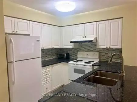 Yonge / sheppard 2 bed + den (can be used as a room) - 1 parking/1 locker included | 155 Beecroft Road, Toronto