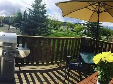 BEAUTIFUL 2 MASTERS BEDROOM TOWNHOUSE IN FAMILY-FRIENDLY COMMUNITY | 111 Copperfield Lane Southeast, Calgary