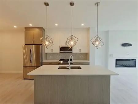 3 Bedroom / 2.5 Bathroom MAIN SUITE in SW Edmonton with Garage | 8070 Kiriak Link Southwest, Edmonton