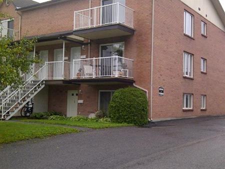 5 1/2, 3 chambres - 3 bedrooms, Gatineau, Rez-de-Chaussé, ground floor, August 1, 1 aout