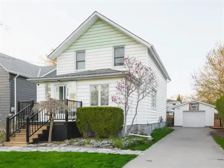 Bright & Cozy 3 Bed, 2 Bath Home – All Utilities Included – Sarnia, ON | 316 Bright Street, Sarnia