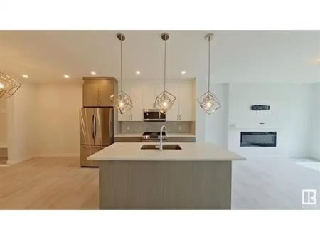 #Main 8070 Kiriak LI SW | #Main 8070 Kiriak LI SW, Edmonton