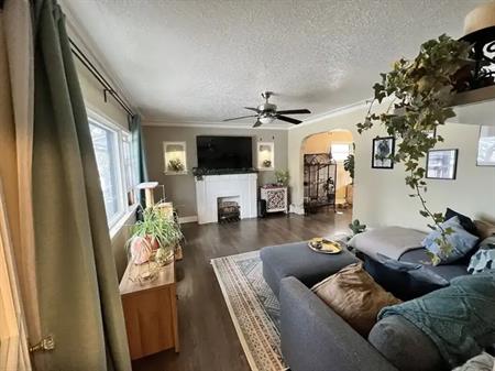 Cozy 2 Bed Main Floor Close to Amenities | Calgary