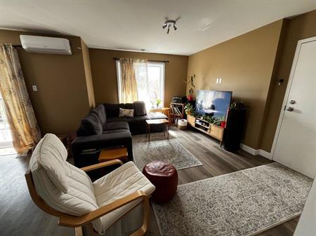 Grand logement 41/2 à louer