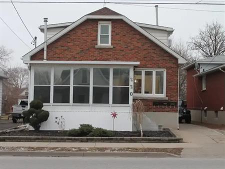 Upper- 220 Niagara Street | 220 Niagara Street, St. Catharines