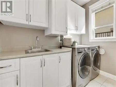 Lower 171 W KINGS ROAD | Lower 171 W KINGS ROAD, North Vancouver