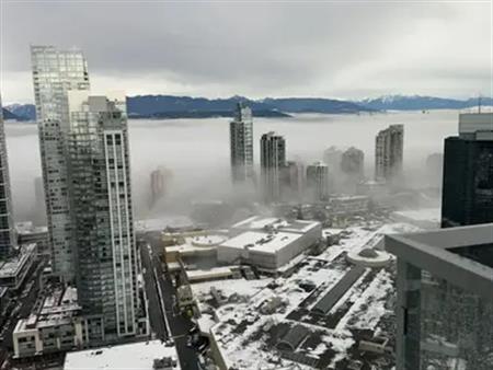 Beautiful 2 bed 2 bath sub-penhouse in Metrotown Core | 3903 - 4458 Beresford Street, Burnaby
