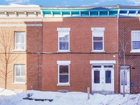 Appartement grand 3 1/2 à Montréal. Terrasse sur le toit.